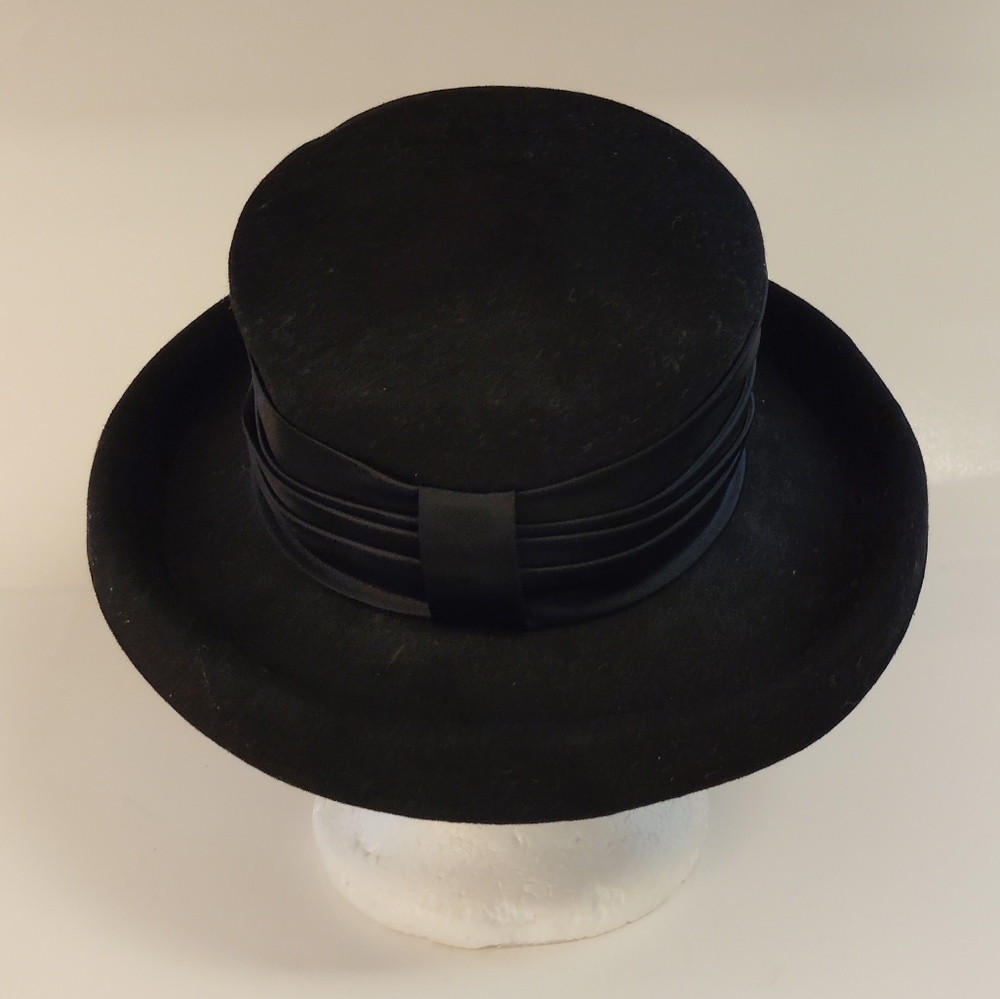Elegant Black Hat - Picture 1 of 7